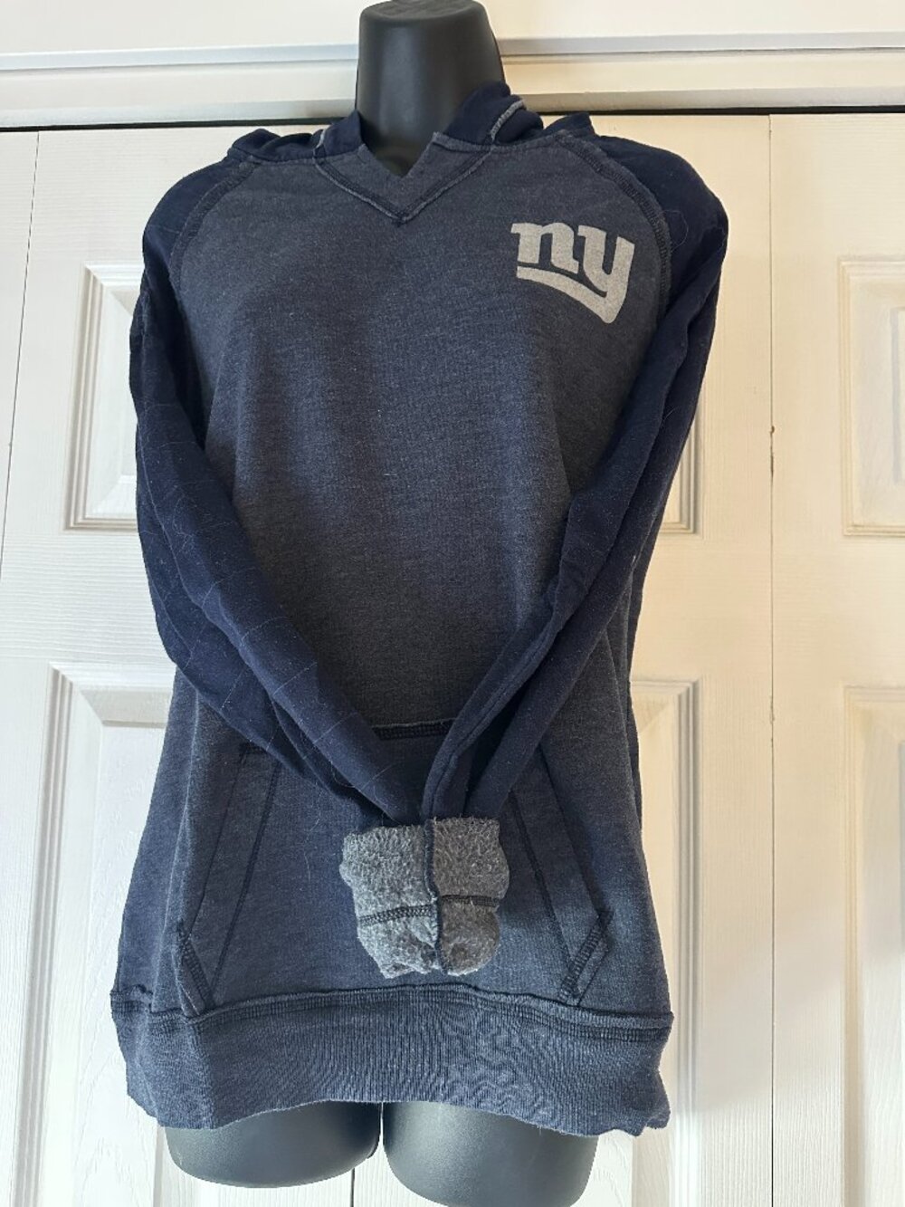 NY Giants Hoodie Women’s Medium Navy Pullover Sweatshirt NFL Graphic